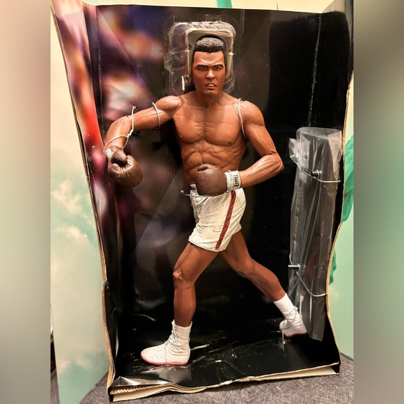Ali 1964: clay vs Liston 18” motion activated sound from neca toys - Picture 4 of 12